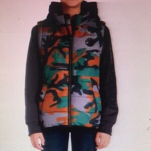 Camouflage Hooded Vest
